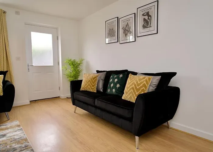 Highley\'S Nest - Fully Furnished Gem, Free Private Parking, Sky Tv & Netflix