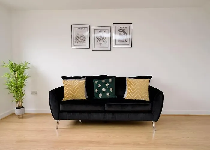 Highley\'S Nest - Fully Furnished Gem, Free Private Parking, Sky Tv & Netflix