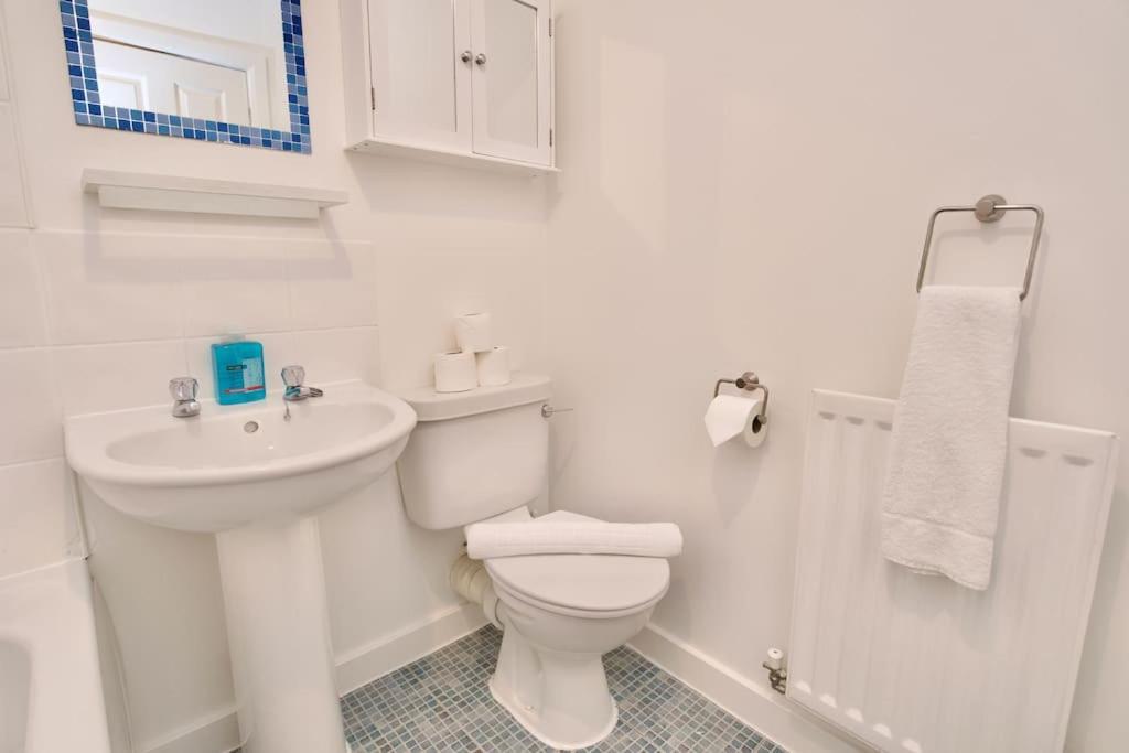 Holiday home Highley's Nest - Fully Furnished Gem, Free Private Parking, Sky Tv & Netflix *