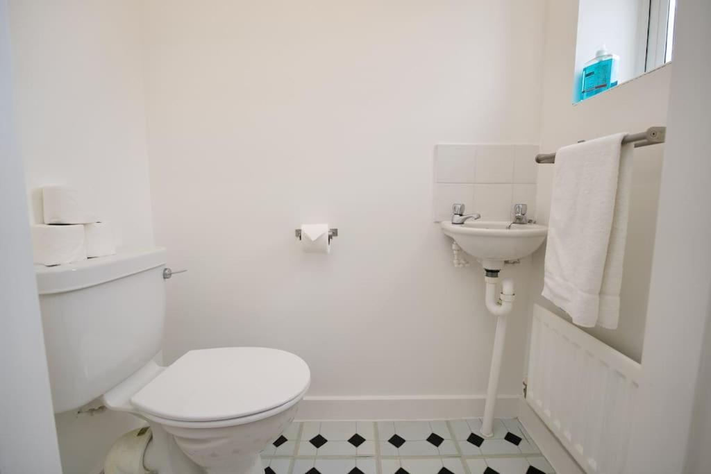 Holiday home Highley's Nest - Fully Furnished Gem, Free Private Parking, Sky Tv & Netflix