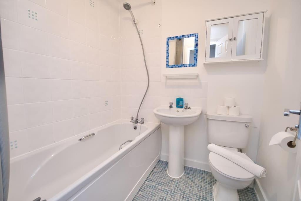 Highley's Nest - Fully Furnished Gem, Free Private Parking, Sky Tv & Netflix Coventry
