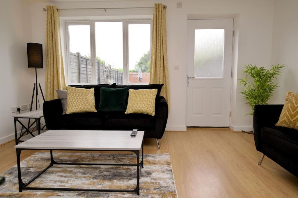 Highley's Nest - Fully Furnished Gem, Free Private Parking, Sky Tv & Netflix Coventry