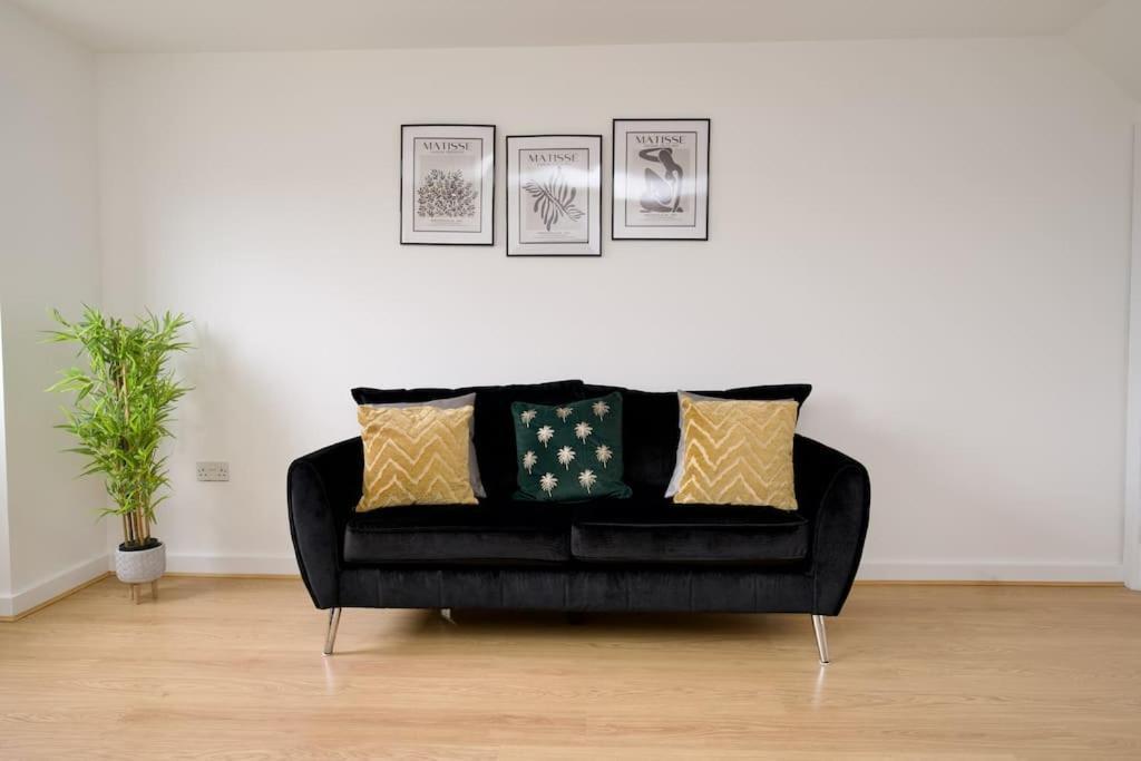 Holiday home Highley's Nest - Fully Furnished Gem, Free Private Parking, Sky Tv & Netflix *