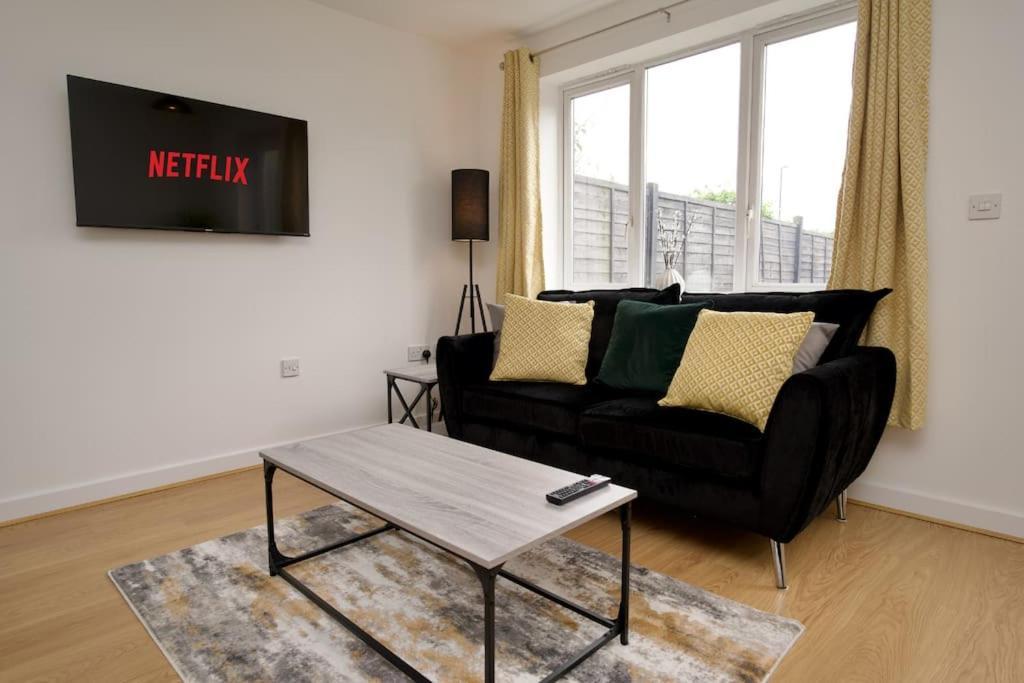 Holiday home Highley's Nest - Fully Furnished Gem, Free Private Parking, Sky Tv & Netflix *