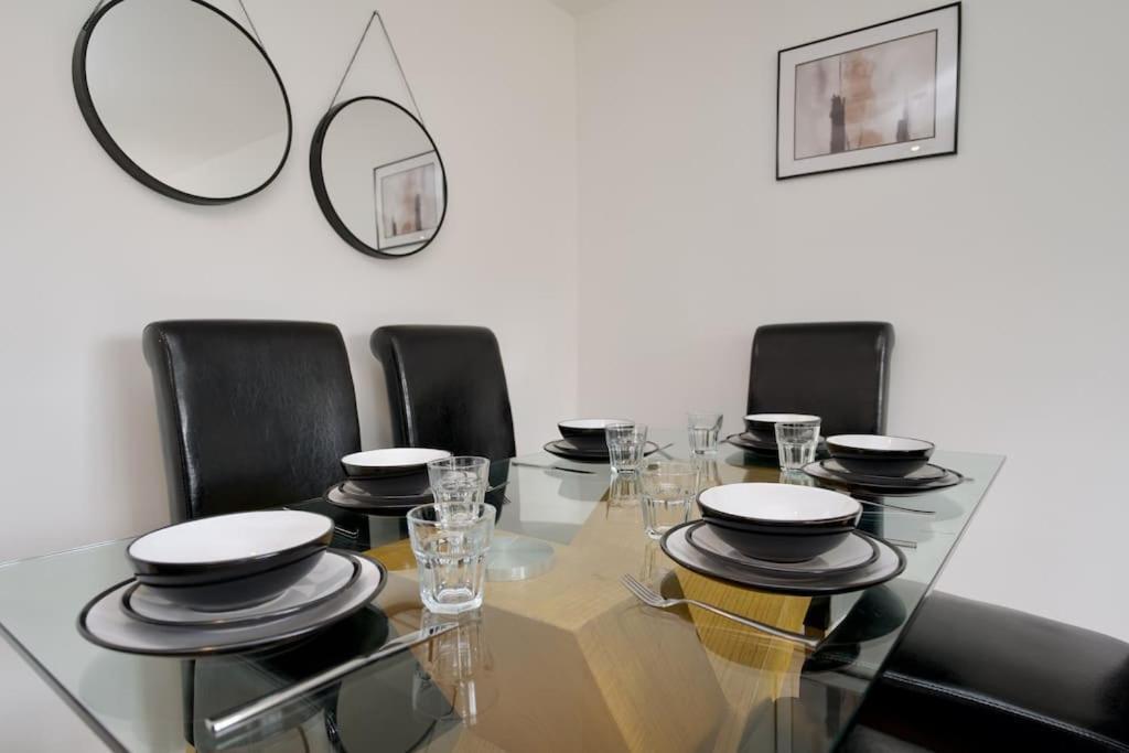 Highley's Nest - Fully Furnished Gem, Free Private Parking, Sky Tv & Netflix Holiday home *
