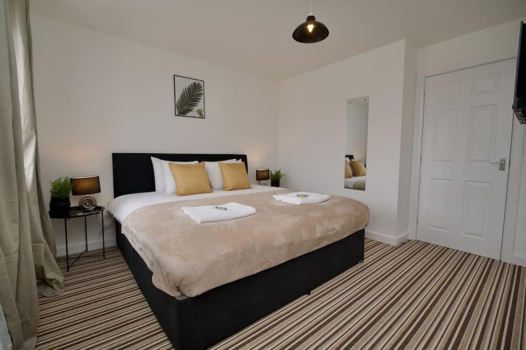 Holiday home Highley's Nest - Fully Furnished Gem, Free Private Parking, Sky Tv & Netflix